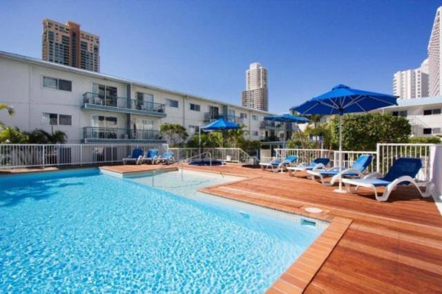 Raffles Royale *
