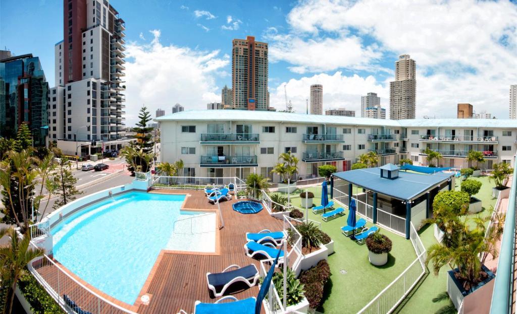Raffles Royale Apartment *