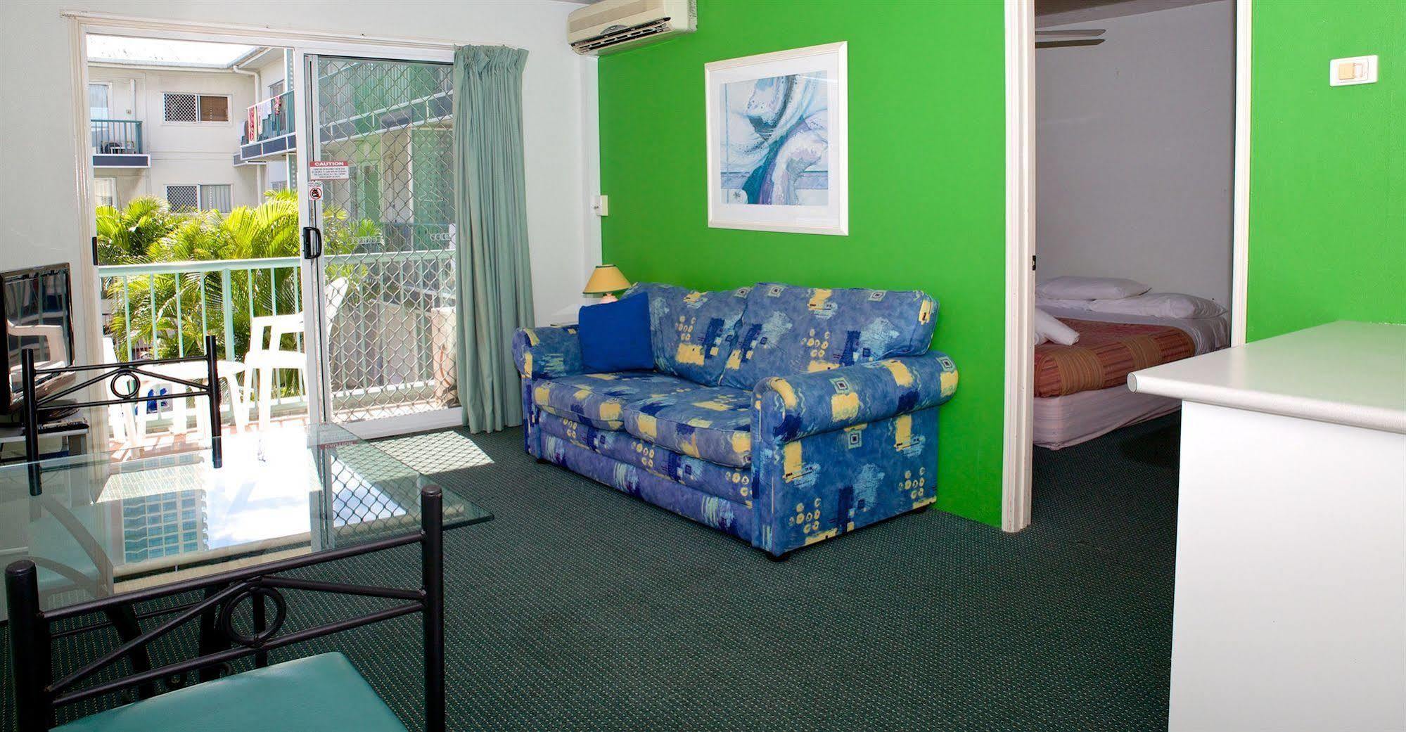 Raffles Royale Apartment *
